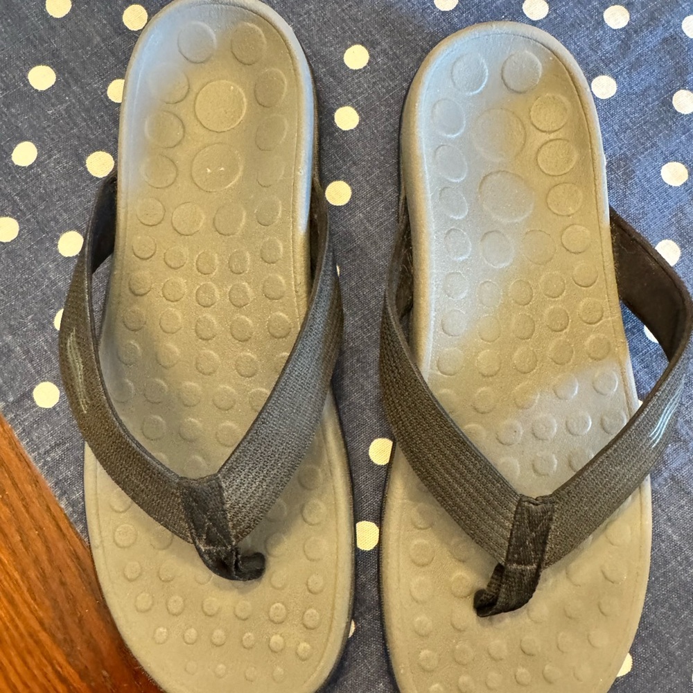 Vionic Charcoal and Black Flip-Flops